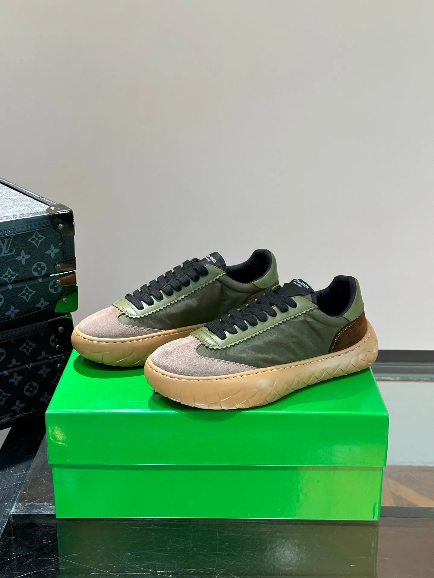 Factory price: 438💰BV/Bottega Veneta🆕New men's moral training sneakers, made of Sneaker technology nylon and suede, inspired by retro basketball shoes, a new interpretation of classic sneakers, a light, comfortable and breathable summer must-have item, the soles are made of classic woven texture, super recognizable, nylon suede stitching, full of texture! Size: 38-44, (45 customized)